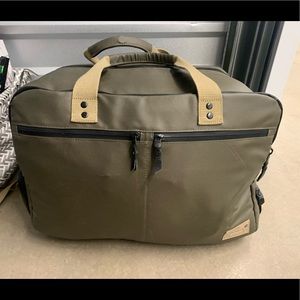 HEX®
CALIBRE (GREEN) MEDIUM GYM DUFFEL